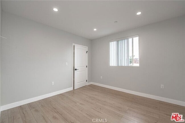 Building Photo - 433 W Gage Ave Rental