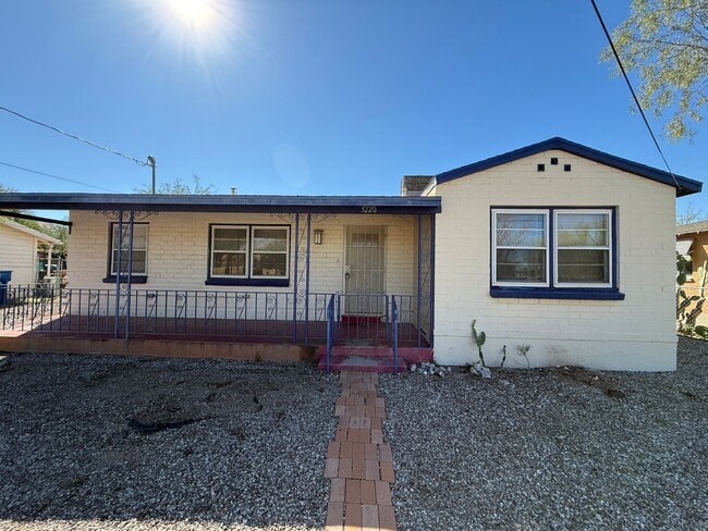 Building Photo - Lee3218-3222 Unit Lee 3220