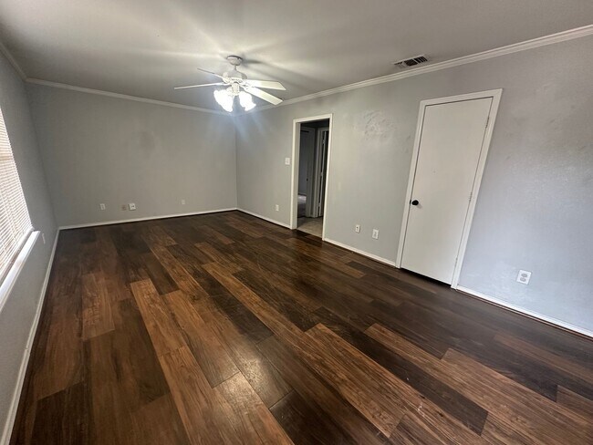 Photo - Spacious 2/1!