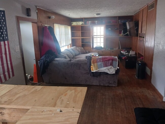 Photo - 108 N Russel