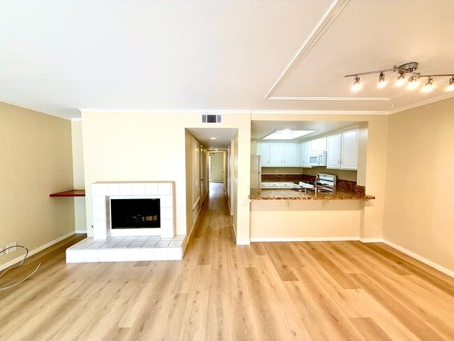 Building Photo - 2b/2b Resort-Style Camarillo, Ponderosa Creek Condo