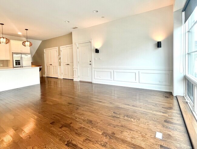2453 W Irving Park Rd