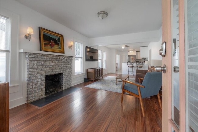 Photo - 207 W Hiawatha St