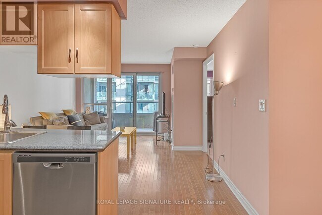 Photo - 270 Wellington St W Unité 710