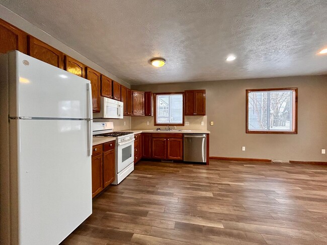 Photo - Four Bedroom Duplex in Kentwood - $400 OFF 1st Month!