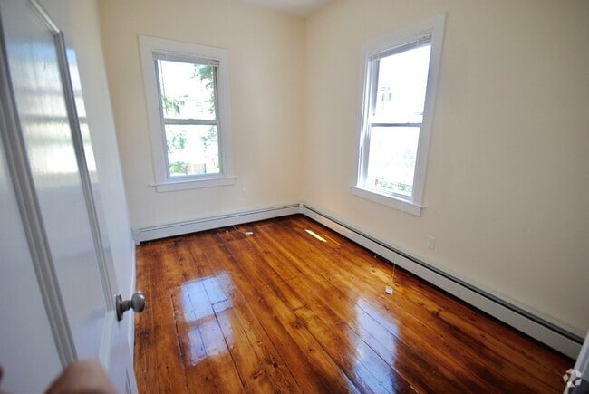 Building Photo - 154 Bennington St Unit 2 Rental