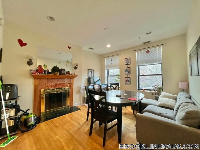 Building Photo - 1801 Beacon St