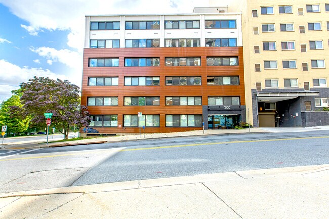 Building Photo - 700 Roeder Rd Unit 105