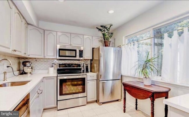 Photo - 2716 Glengyle Dr