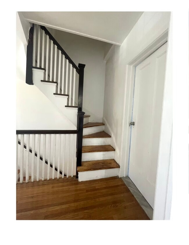 Photo - 3338 Bainbridge Ave