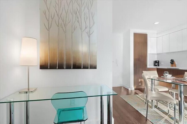 Photo - 605 W 42nd St Unidad ID1025119P