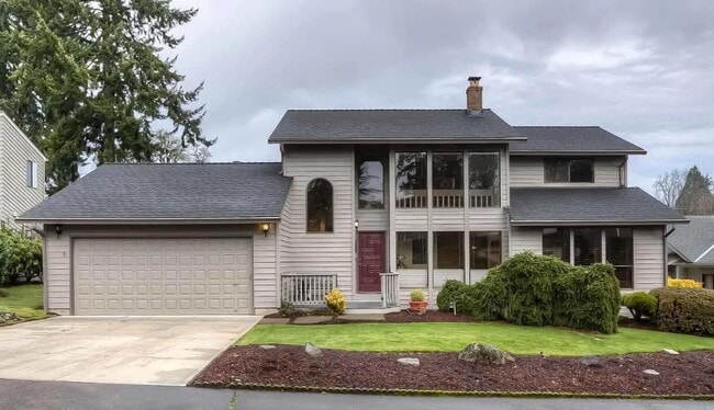 Building Photo - 4bd/3ba HUGE Home w/Hardwood Floors, Russi...