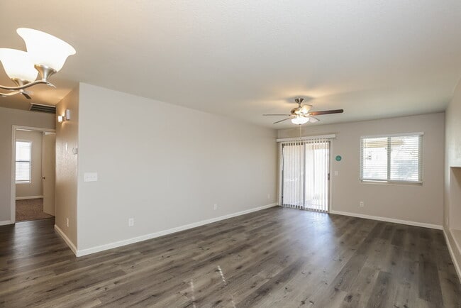 Photo - 1074 E Silversmith Trail