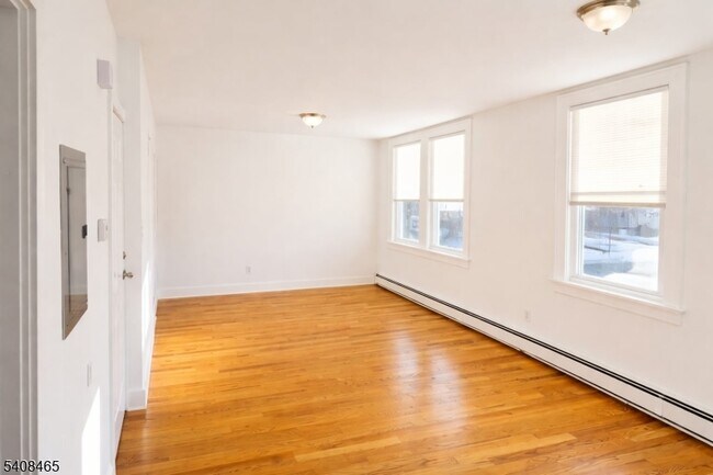 Photo - 110 Willow Ave Unidad B