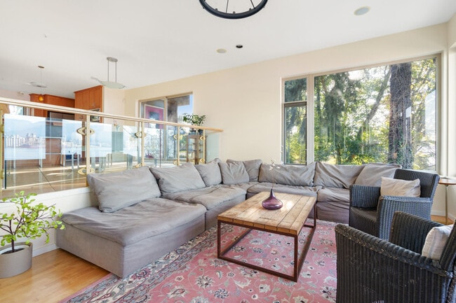 Building Photo - 2603 Wall St Unit ID1309466P