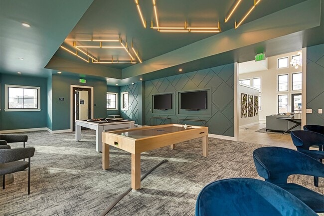 Building Photo - Momentum at First Creek