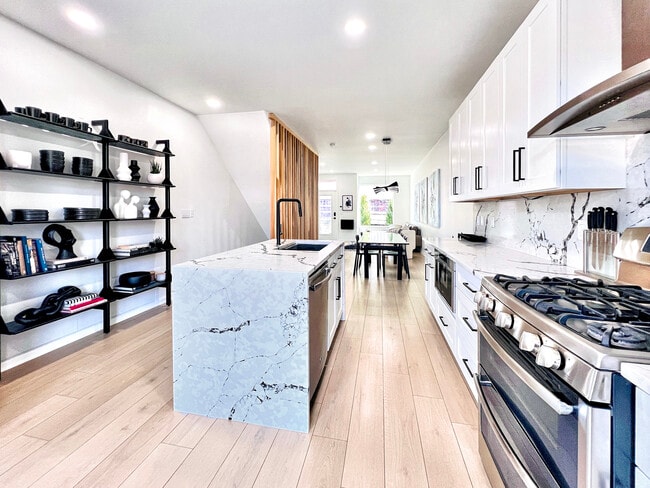 Photo - 3607 Charlotte St