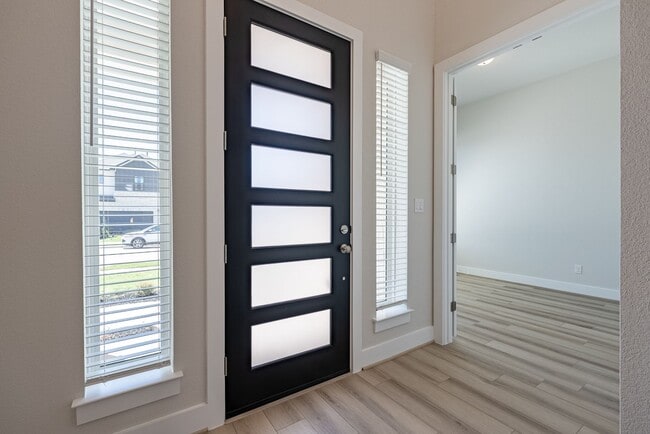 Photo - Beautiful Newly Built 4 bedroom, 4.5 bathroom home in Pflugerville!!!