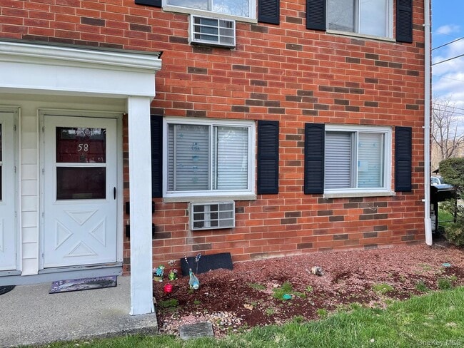 Building Photo - 58 Manor Dr Unit 58