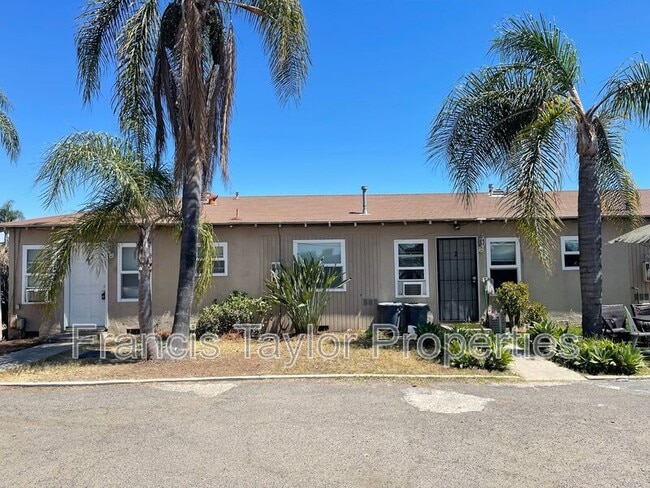 Photo - 741 S Escondido Blvd Unidad '01 Rental