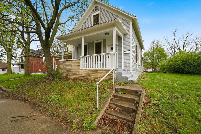 Building Photo - Cozy 3BR with Covered Front Porch