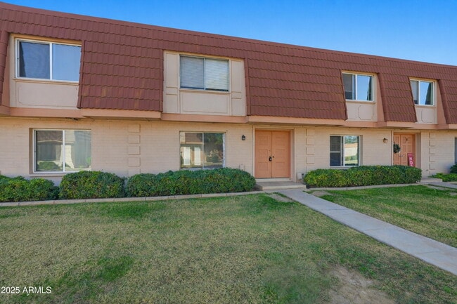 Photo - 1628 E Logan Dr