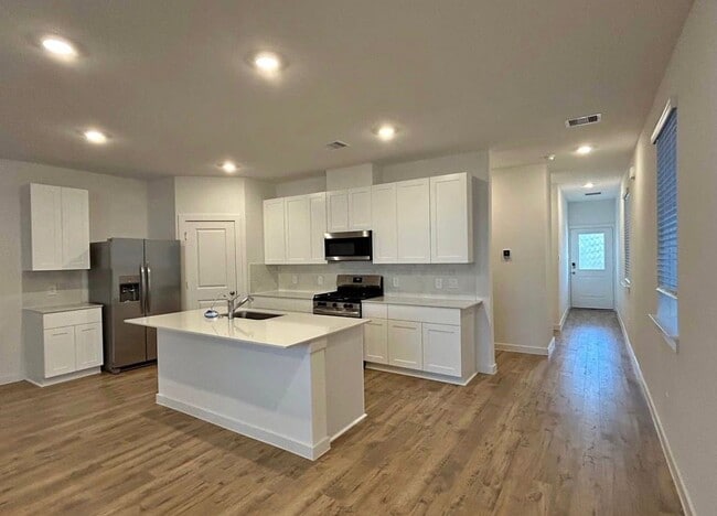 Photo - 3527 Shearwater St