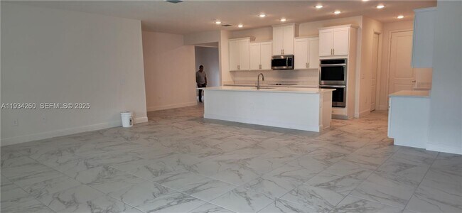 Photo - 4650 SW Quezon St