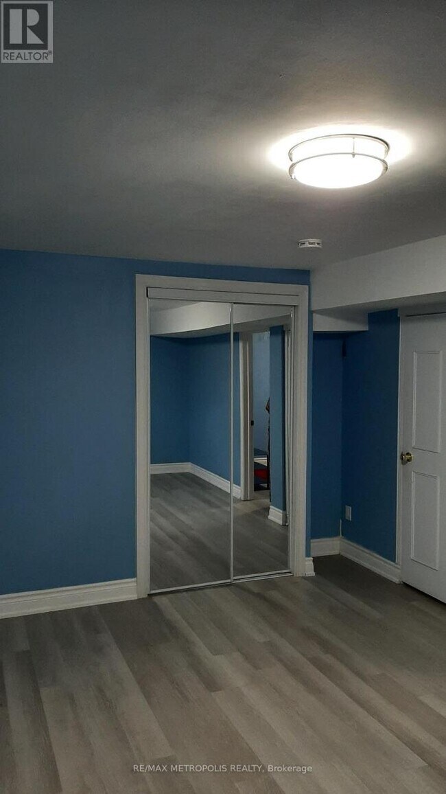 Photo - 235 Hupfield Trail