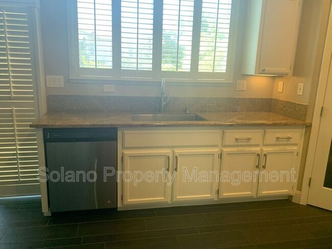 Photo - 2537 Shorey Way