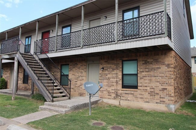 Building Photo - 1901 E Lindsey St Unit 7A