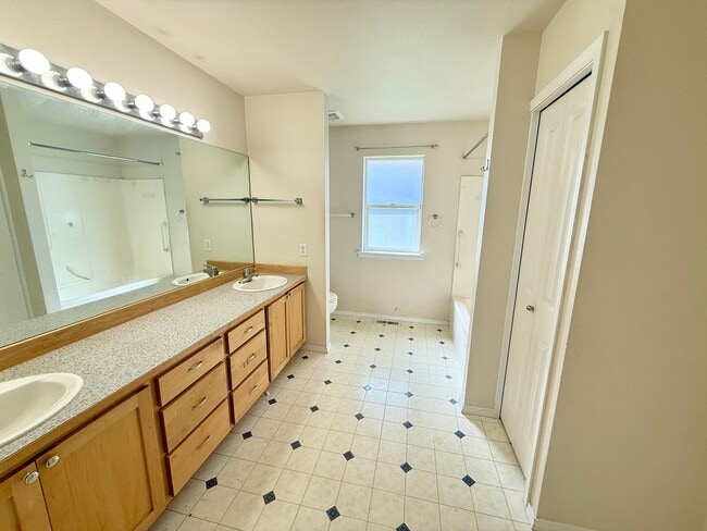 Photo - 3 Bedroom, 2 Bath Home Available!