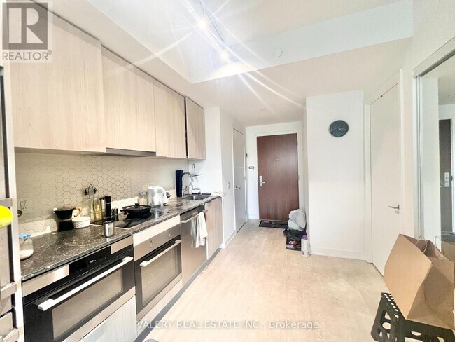 Photo - 15 Queens Quay E Unit 901