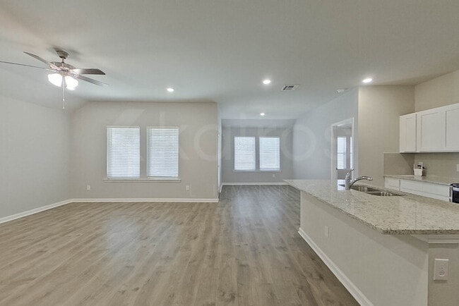 Photo - 110 Yardley Ct