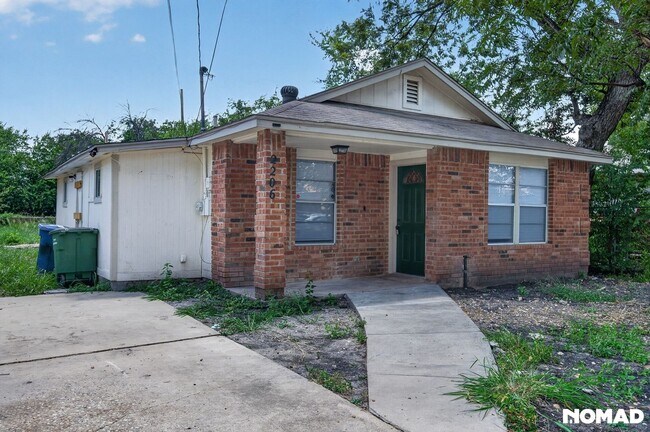 Photo - 2206 Colima St