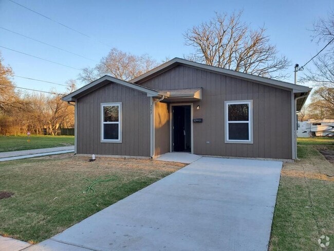 Building Photo - 201 S 2nd St Rental