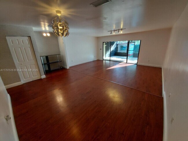 Photo - 20033 NE 2nd Pl