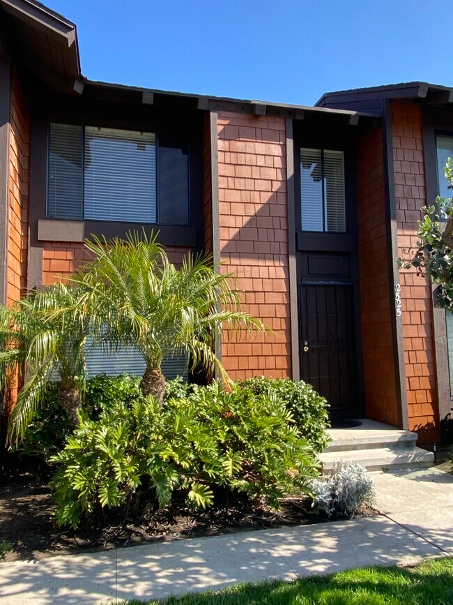 Two-Story Townhome - 2525 Ocean Cove Dr