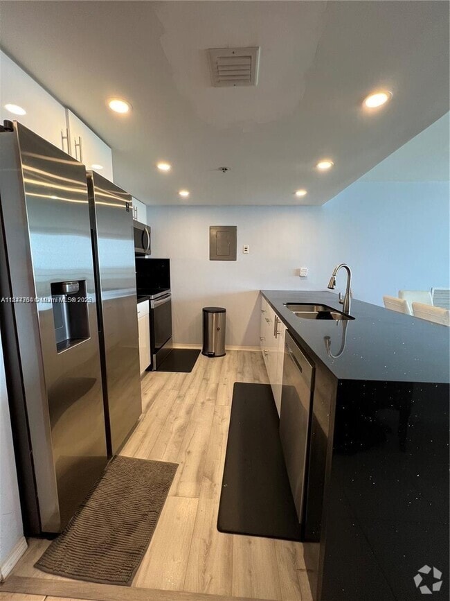 Building Photo - 7601 E Treasure Dr Unit 612 Rental