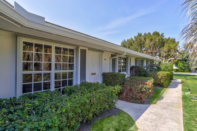 Photo - 1004 Langer Way