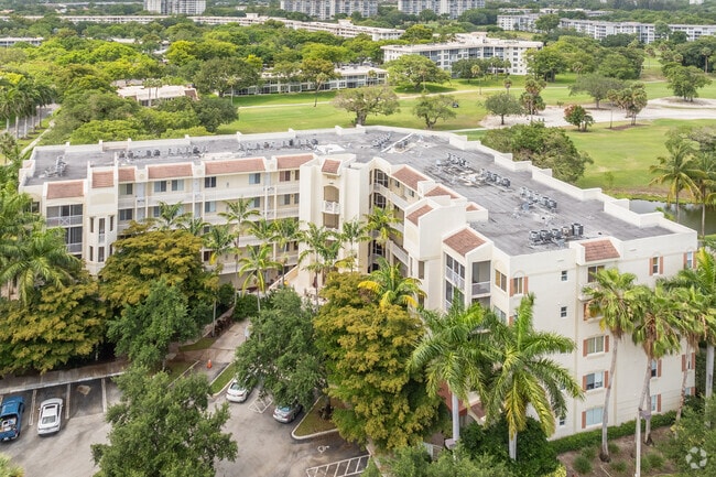 3600 Oaks Clubhouse Dr - Royal Point at Palm Aire Apartments