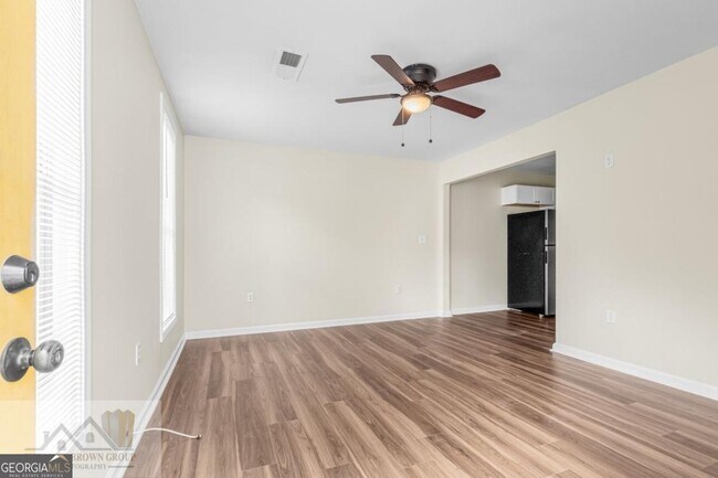 Photo - 3277 Wheeler St
