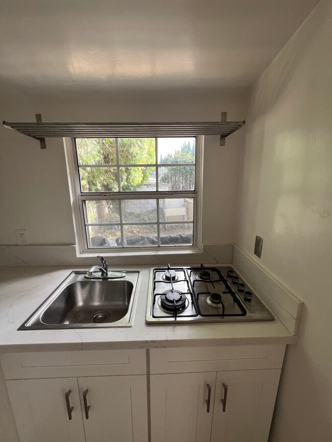 Photo - 1725 Kent St