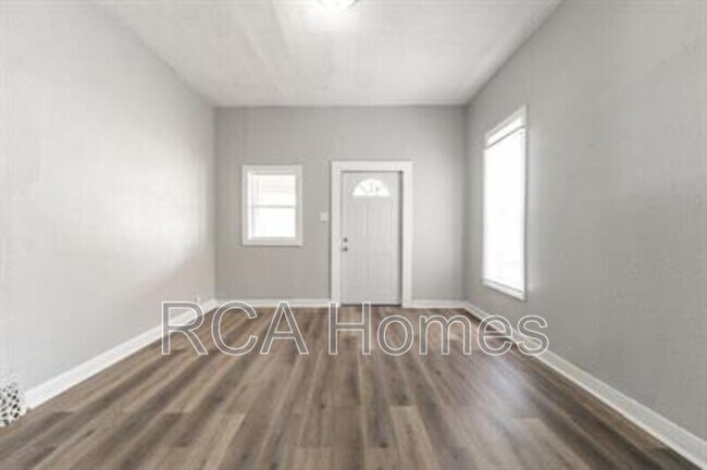 Photo - 2427 N Kenwood Ave