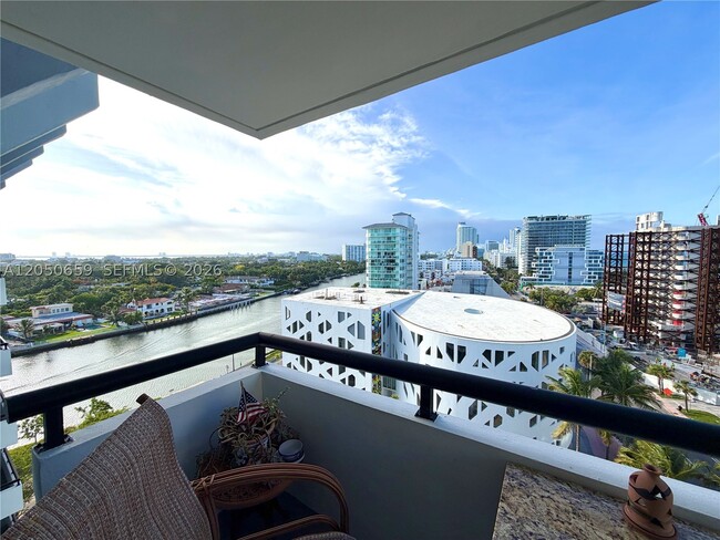 Building Photo - 3200 Collins Ave Unit 10-1