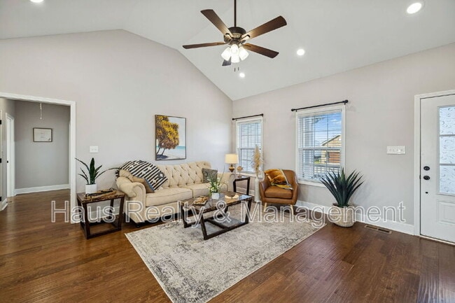 Photo - 207 Bedford Ct