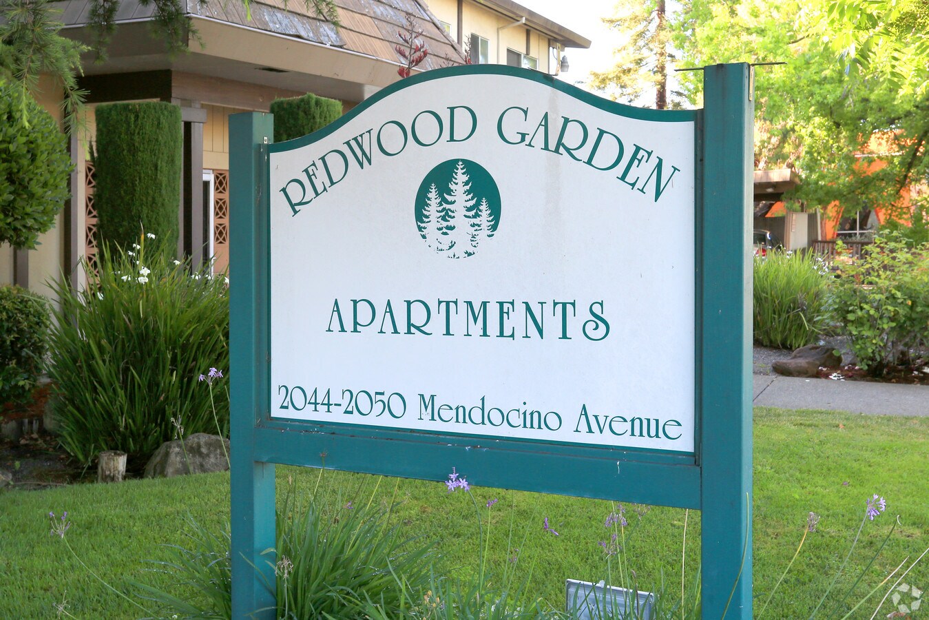 Signage - Redwood Garden Apartments