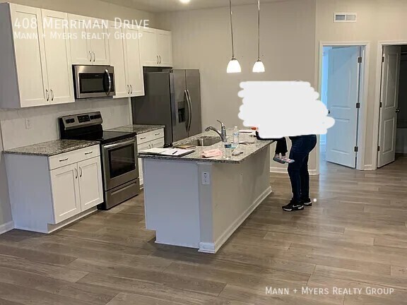 Building Photo - 408 Merriman Dr