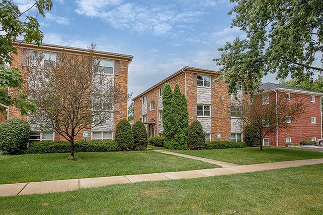 Building Photo - 117 E Grove St Unit 2