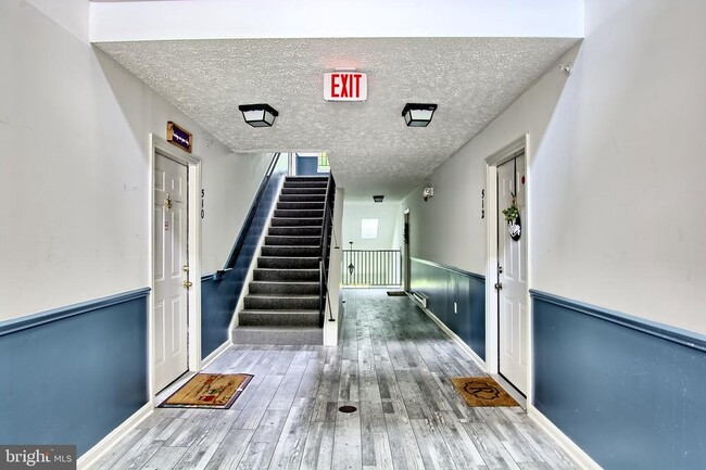 Building Photo - 534 Kennington Rd Unit 534